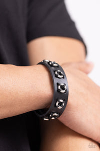 Rustic Ringleader - Black